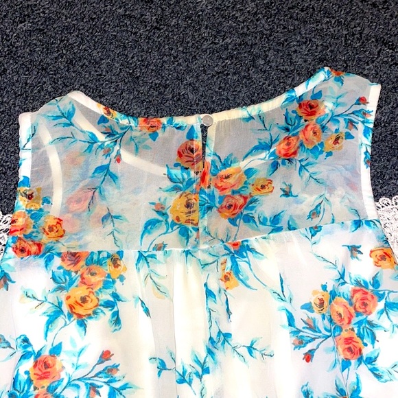 Floral lace dress Size Medium - Picture 5 of 5